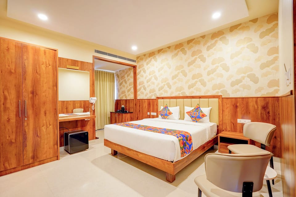 Egyptian cotton sheets, premium bedding, in-room safe, free WiFi