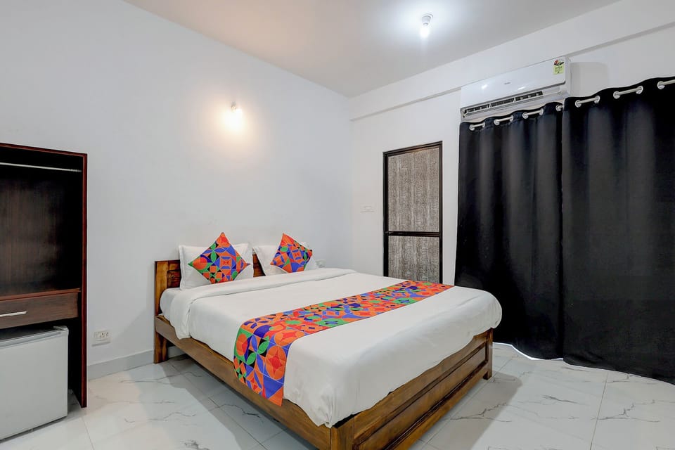 Egyptian cotton sheets, premium bedding, in-room safe, free WiFi