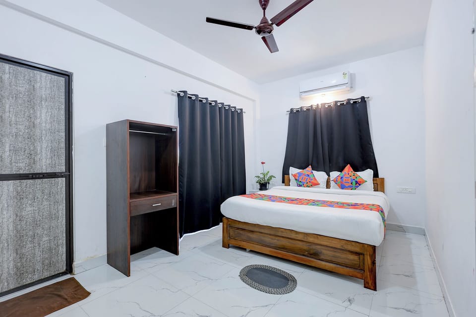 Egyptian cotton sheets, premium bedding, in-room safe, free WiFi