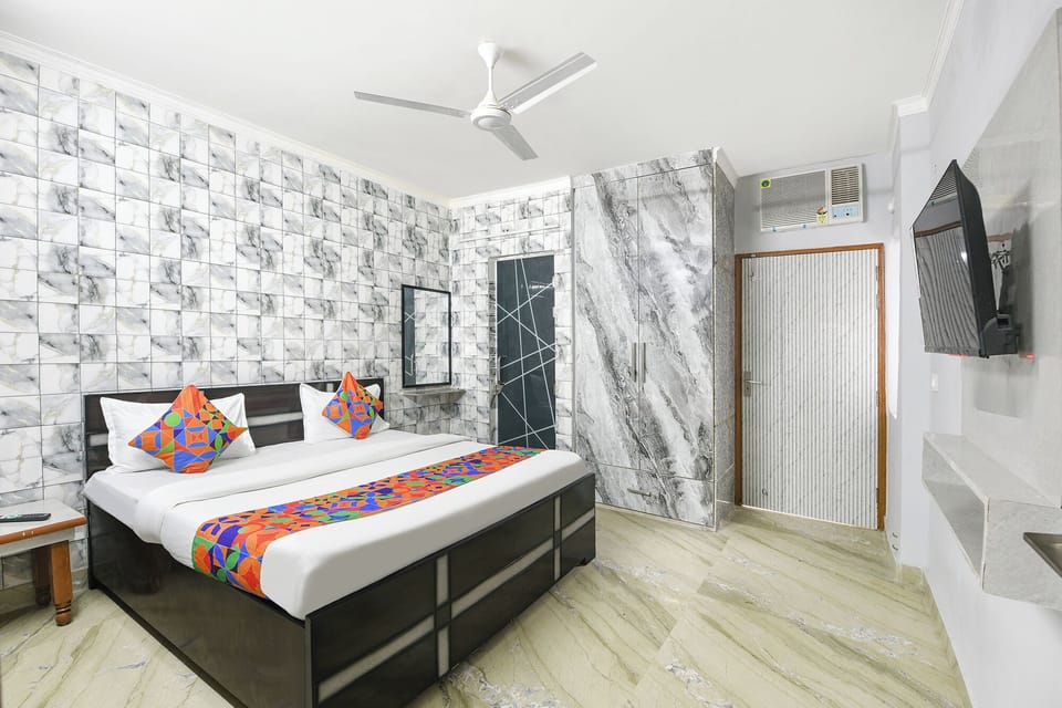 Egyptian cotton sheets, premium bedding, free WiFi, bed sheets