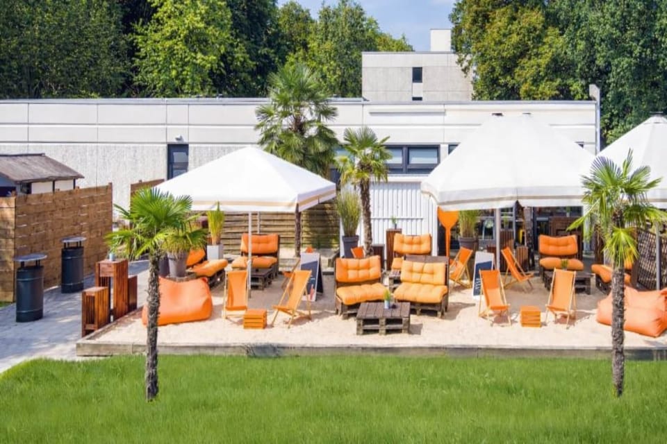 Hotel Exterior [summer]