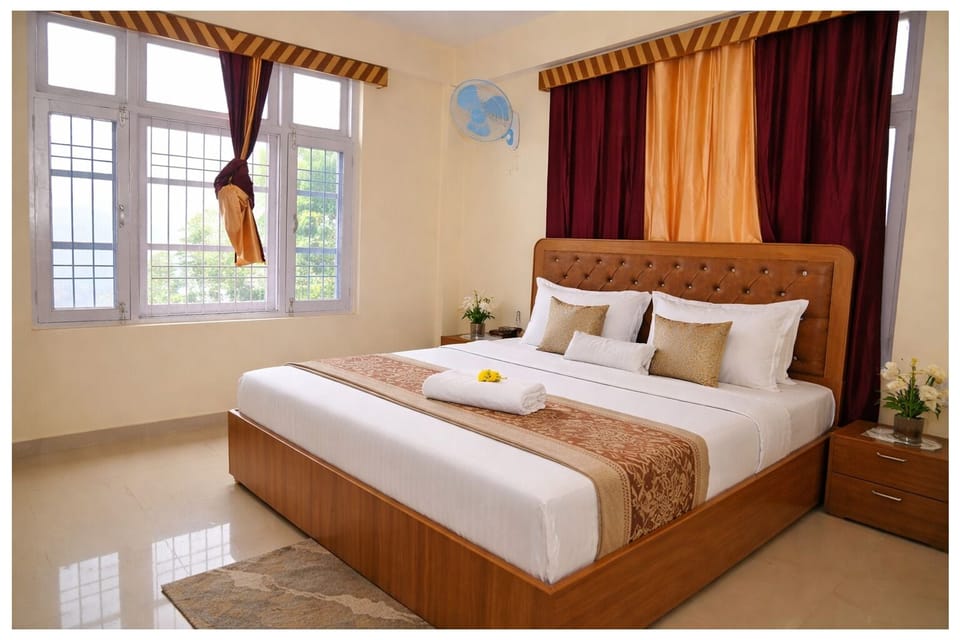 Hypo-allergenic bedding, desk, soundproofing, free WiFi
