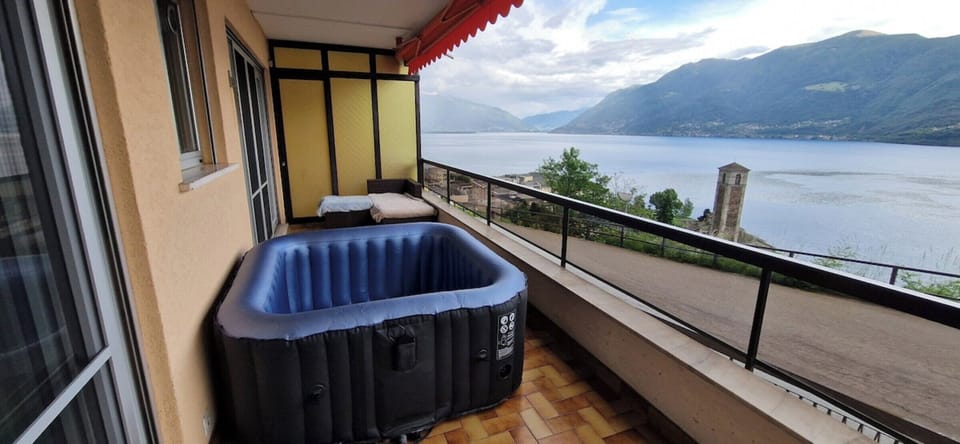 Deluxe Condo, Balcony | Front of property
