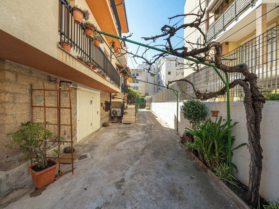 Apartment, 3 Bedrooms, Balcony, City View | Garden