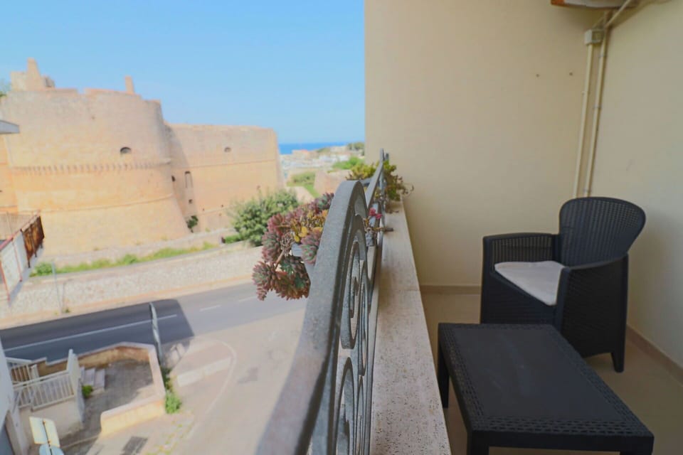 Balcony / Terrace / Patio, Building Exterior
