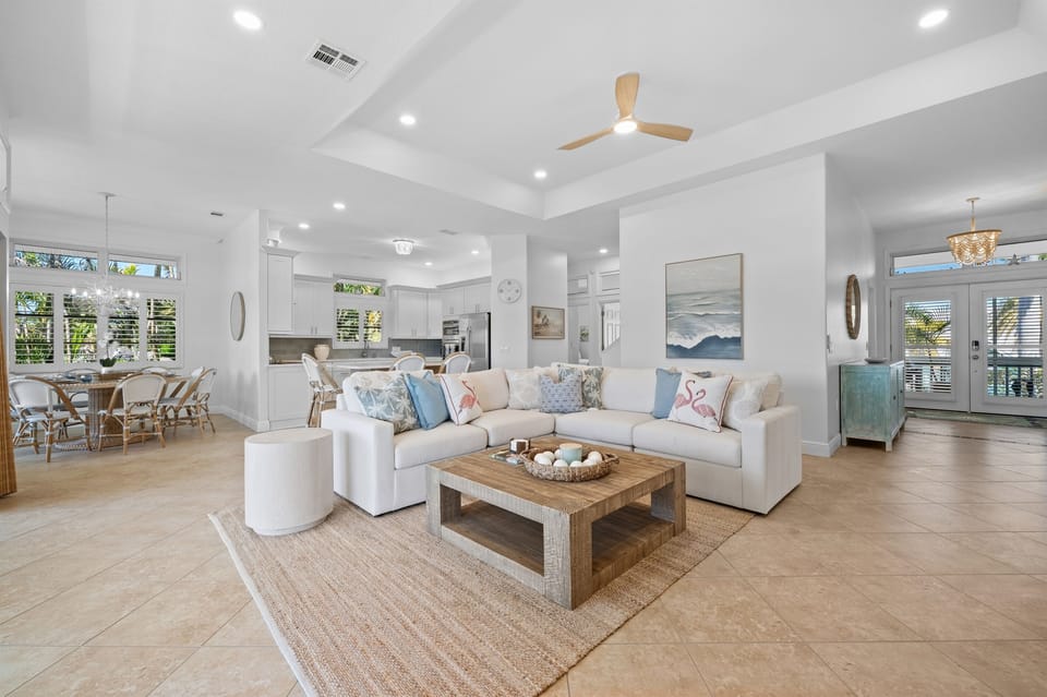 Seamless flow between dining and living