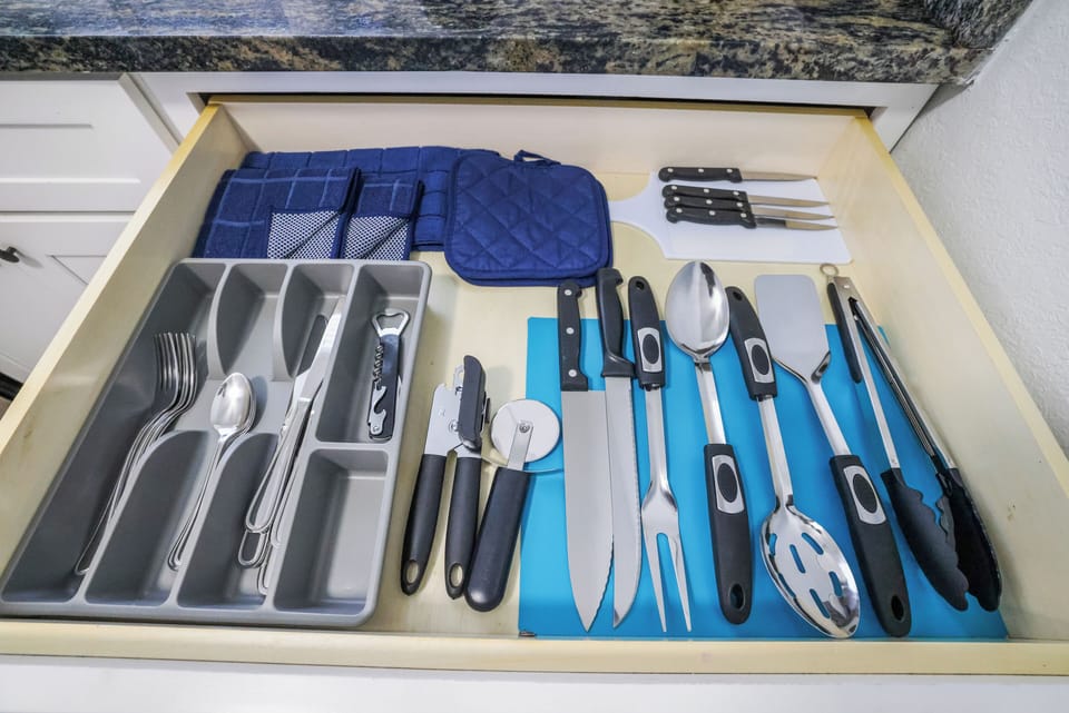 Fully equipped condos including the essentials - stocked kitchens, Keurig Coffee Machine, extra bed linens, Bath & Pool towels & body soaps