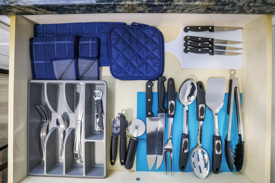 Fully equipped condos including the essentials - stocked kitchens, Keurig Coffee Machine, extra bed linens, Bath & Pool towels & body soaps
