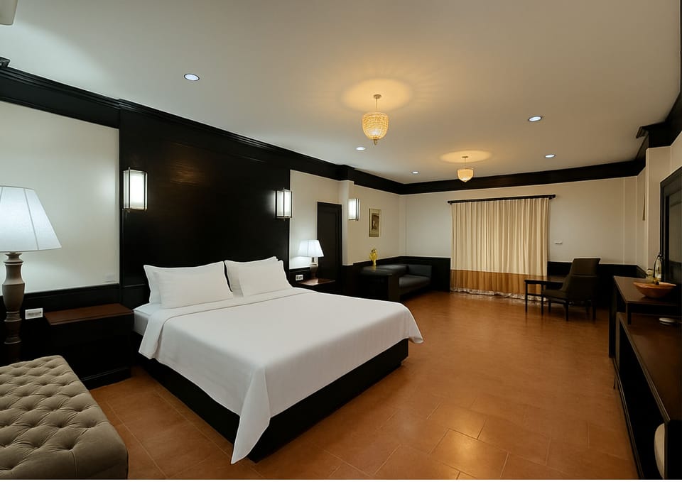 Deluxe Villa | Minibar, in-room safe, desk, blackout drapes