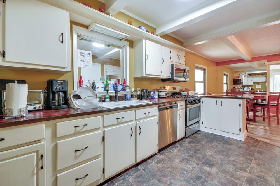House (3 Bedrooms) | Interior