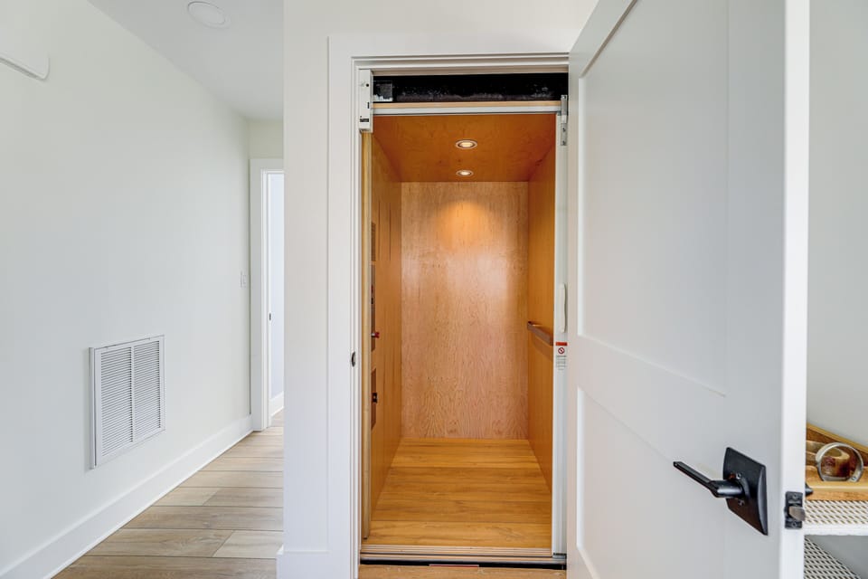 House (6 Bedrooms) | Interior