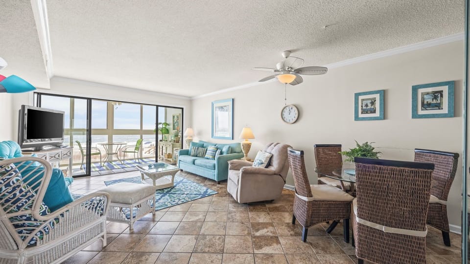 Edgewater West 24 - Living area