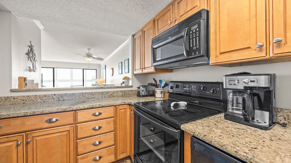 Edgewater West 24 - Fully equipped kitchen with everything you need to cook.