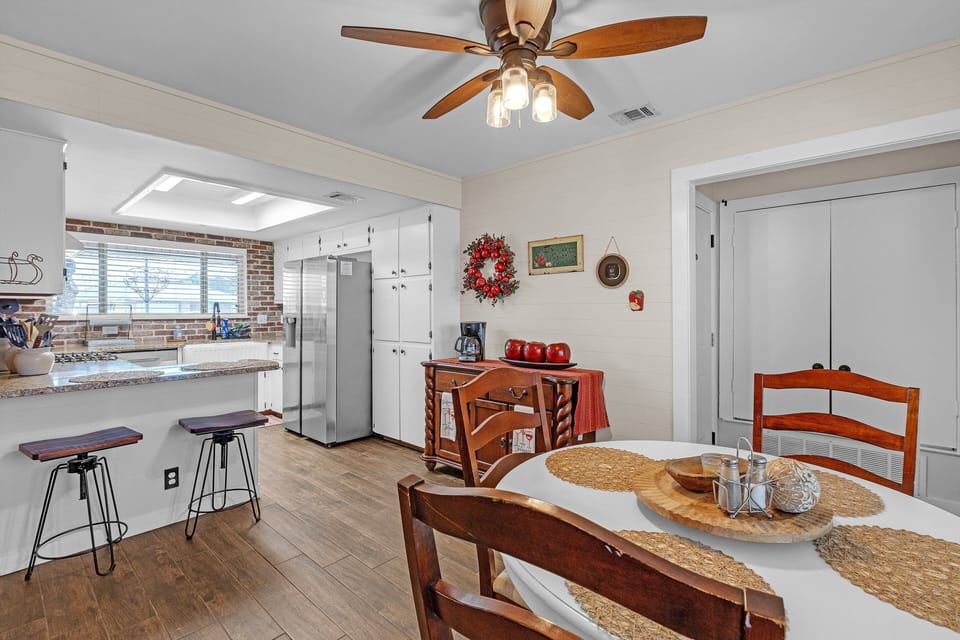 House, 3 Bedrooms | Dining