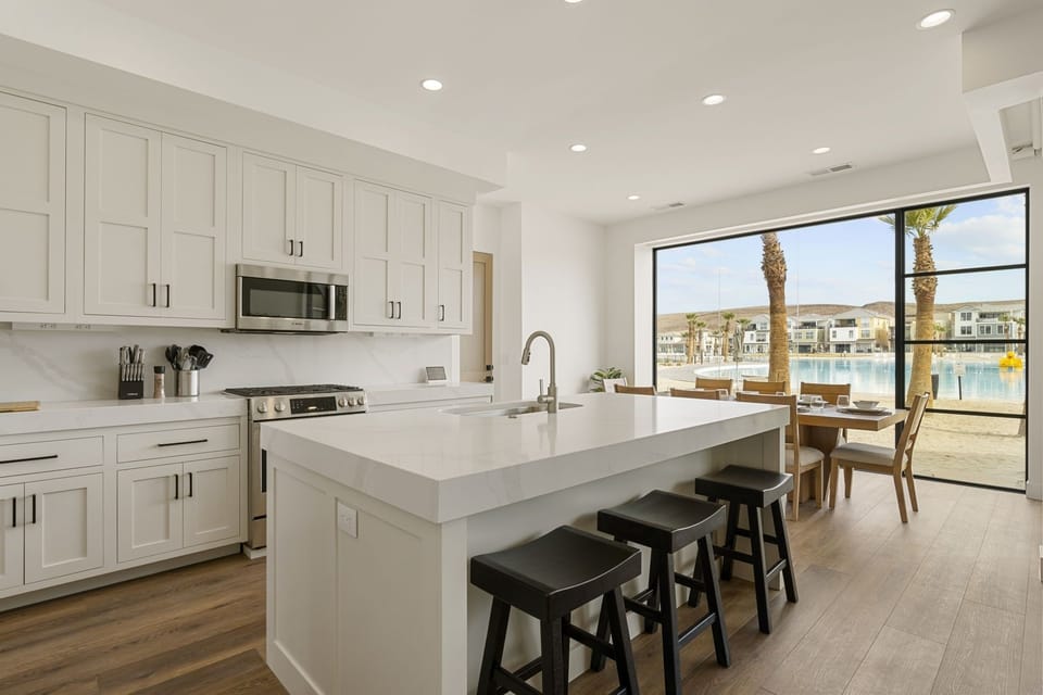 House, 6 Bedrooms | Private kitchen | Fridge, oven, coffee/tea maker, toaster