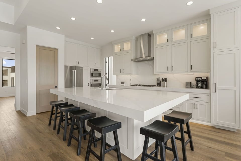 Condo, 3 Bedrooms | Private kitchen | Fridge, oven, coffee/tea maker, toaster
