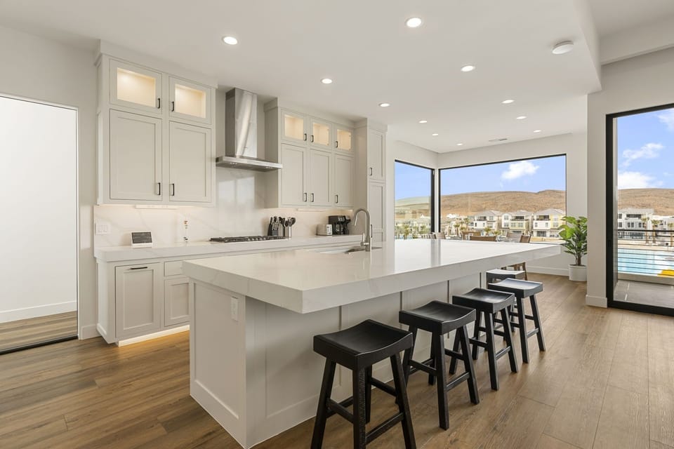 Condo, 3 Bedrooms | Private kitchen | Fridge, oven, coffee/tea maker, toaster