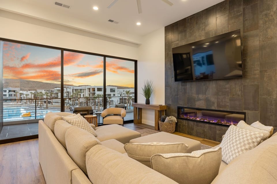 House, 6 Bedrooms | Living area | Smart TV