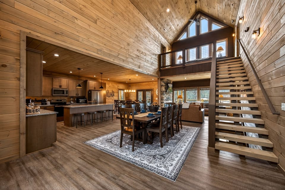 House, 5 Bedrooms | Dining