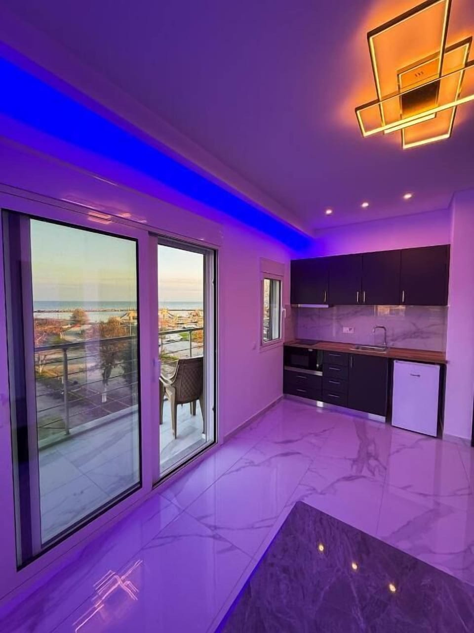 Apartment, 1 Bedroom, Balcony, Sea View | Interior