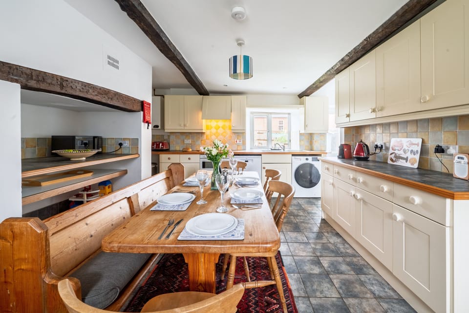 Ground floor: Dining table with seating for six