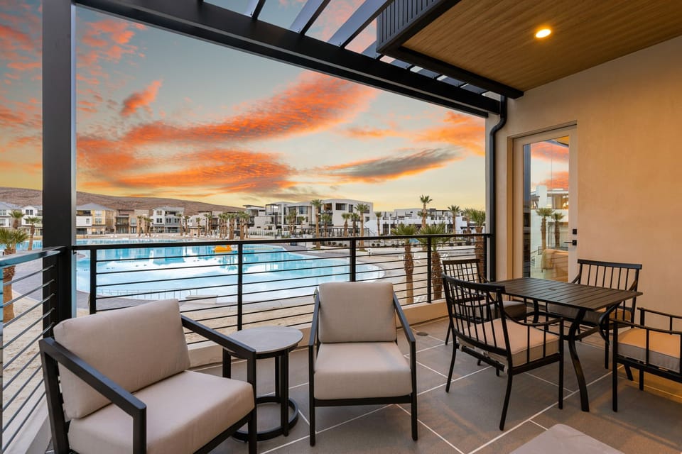 Unit B - Outdoor Seating