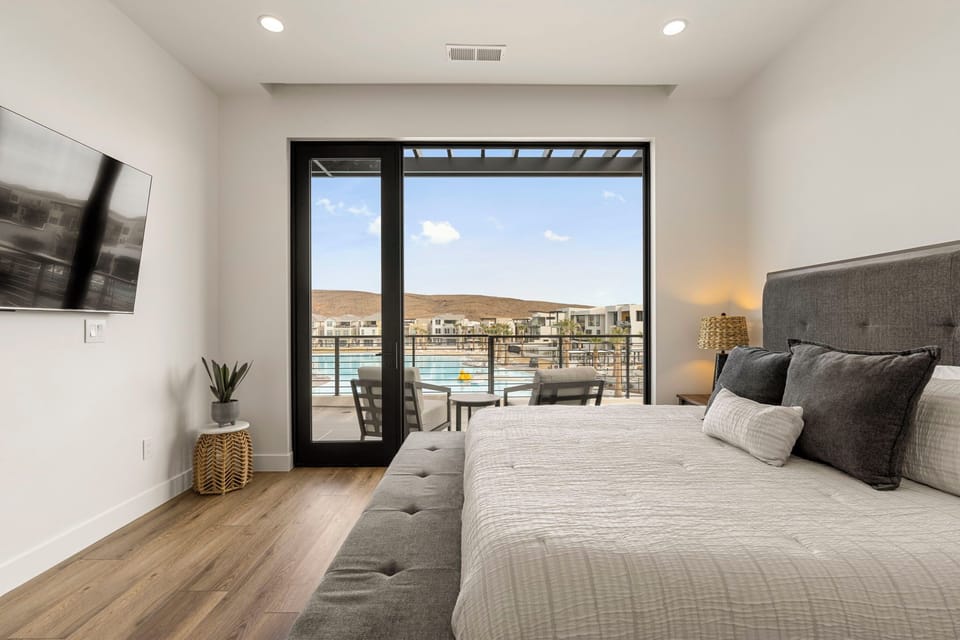 Unit C - King Bedroom