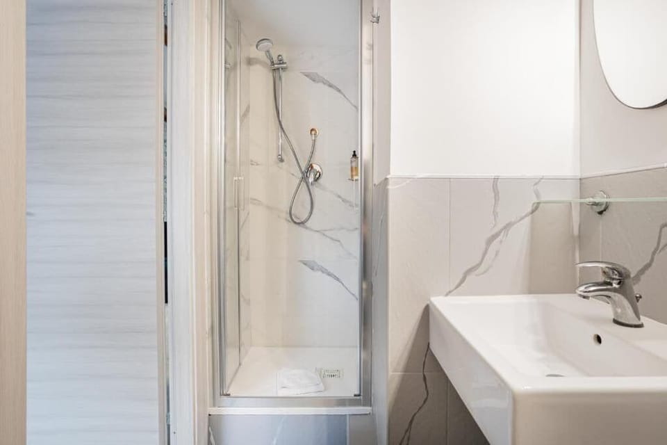 Junior Suite, Patio, City View | Bathroom