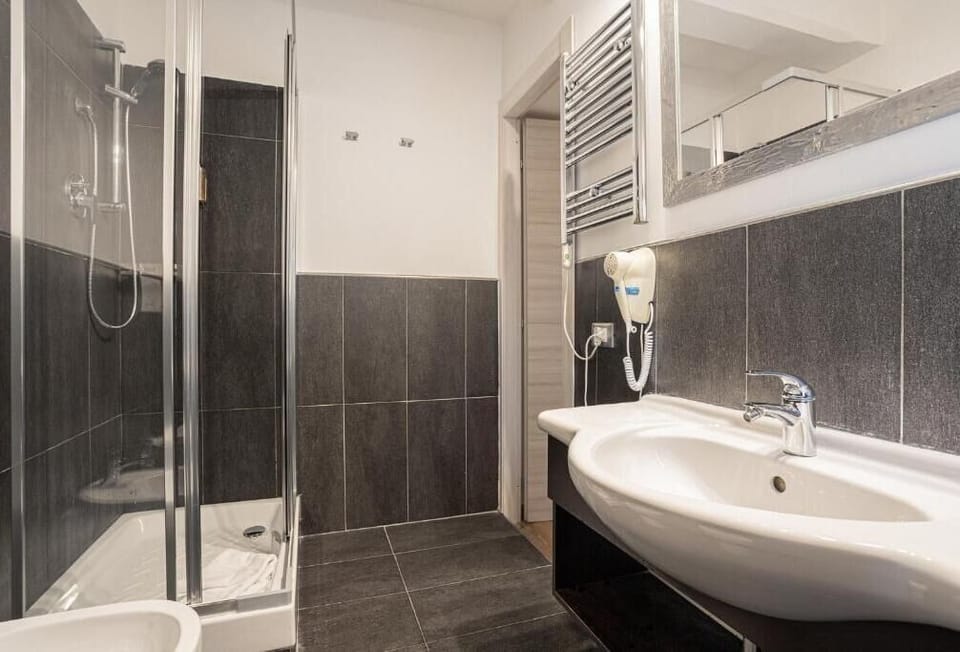 Double Room | Bathroom