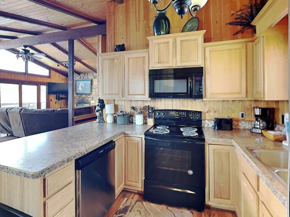 Full Kitchen