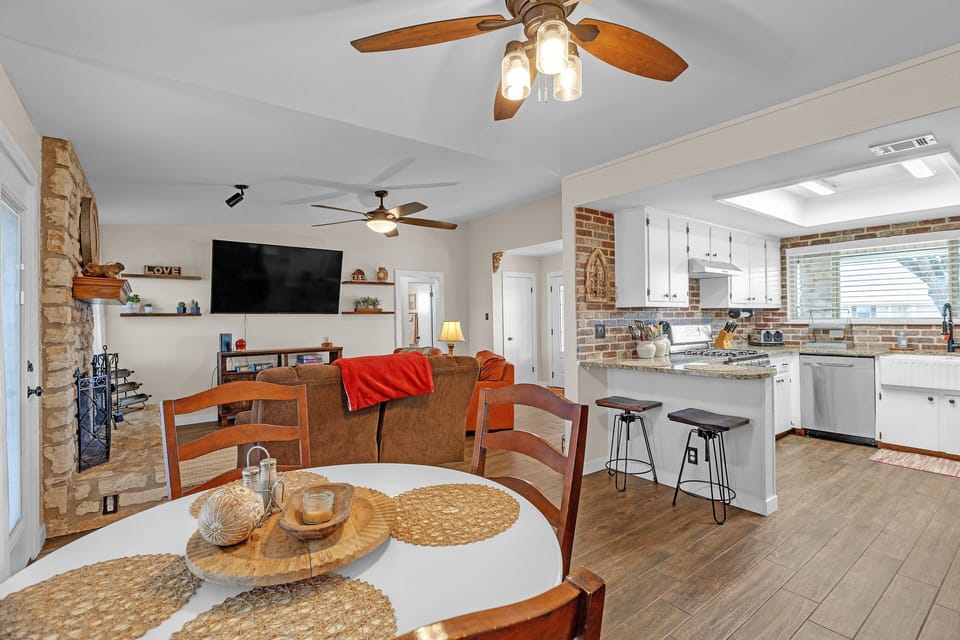 Home Decor, Indoors, Furniture, Table, Appliance