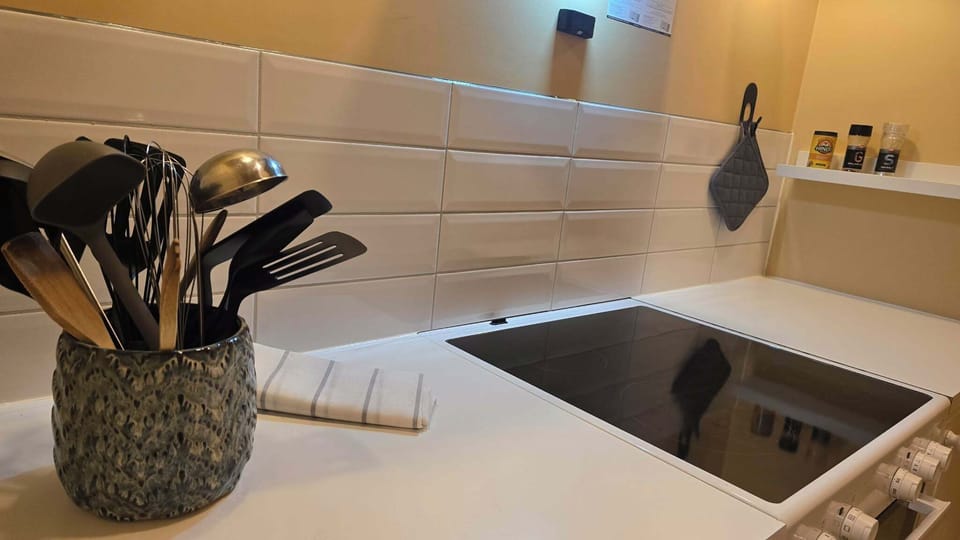 Microwave, electric kettle