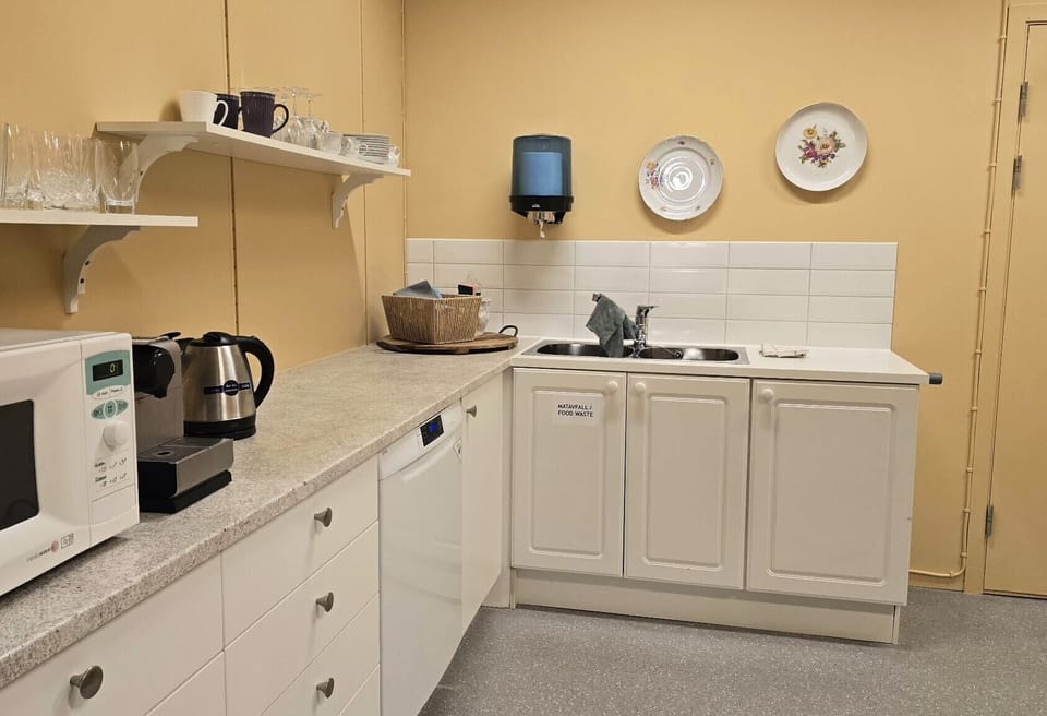 Microwave, electric kettle