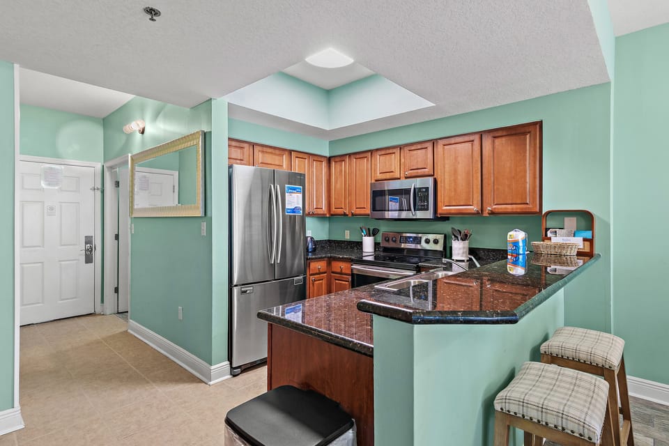 Eat-in kitchen bar seating