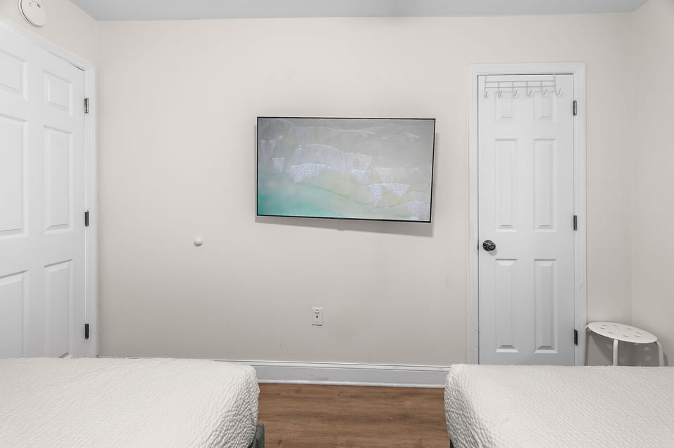 Guest bedroom