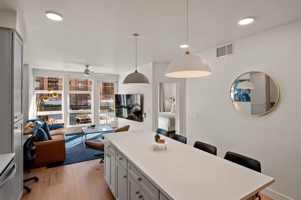 Fully stocked kitchen with all that you need. Pots, pans, bakeware, salt +pepper, and olive oil!!