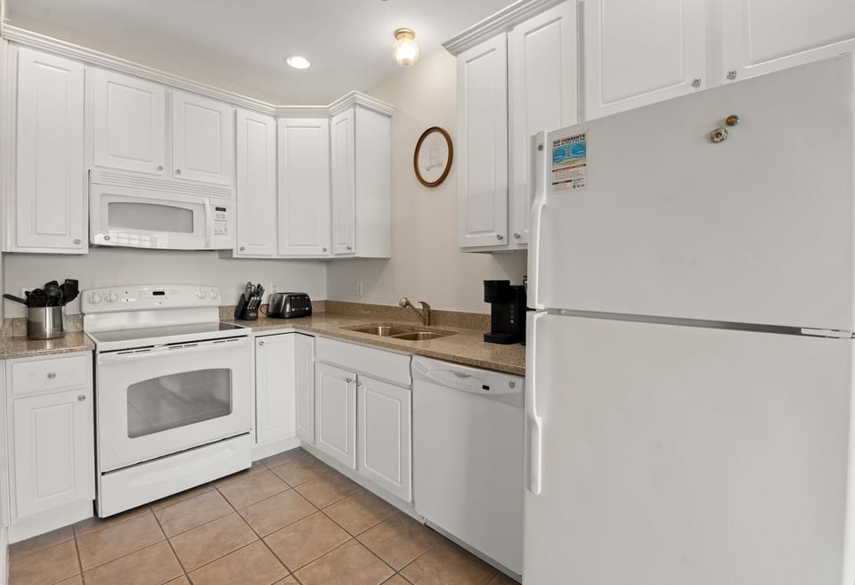 HIHA01: Reel Life | Living Area into Kitchen