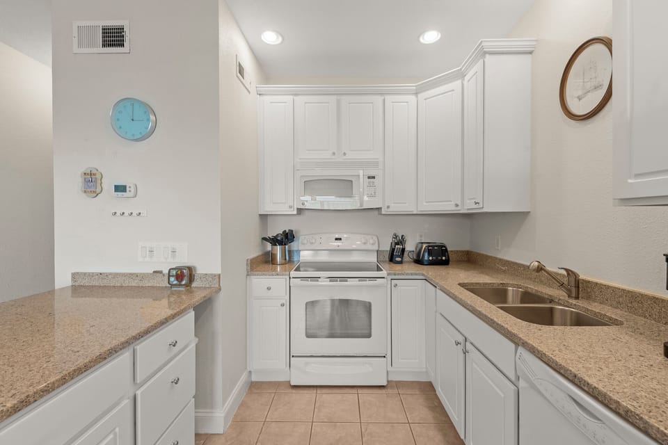 HIHA01: Reel Life | Living Area into Kitchen