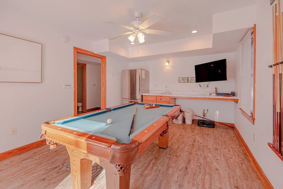 Ground Level Rec. Room w/Pool Table