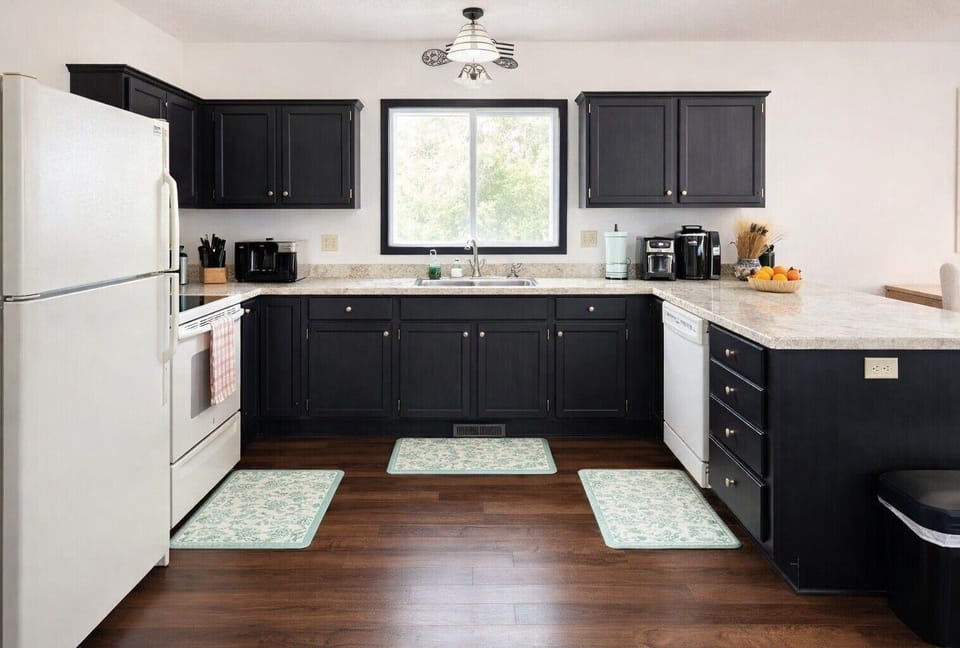 Large Fully Equipped Kitchen
