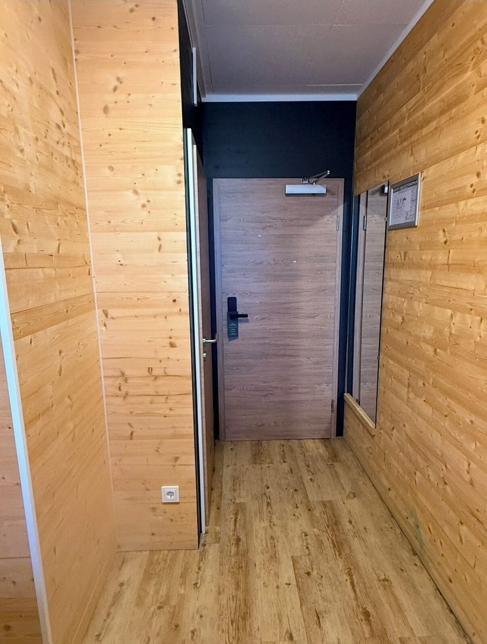 Basic Single Room | Interior