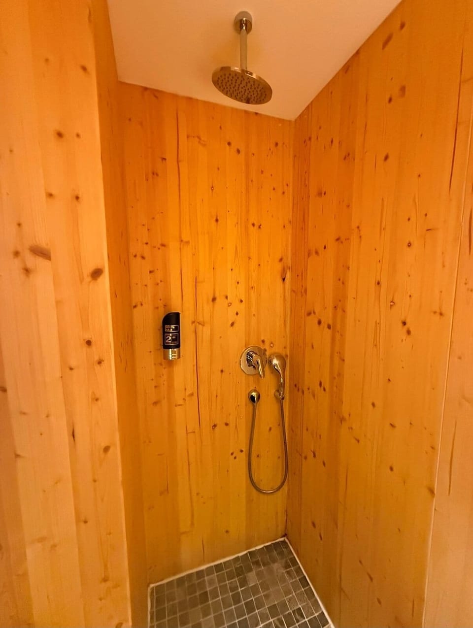 Basic Single Room | Bathroom