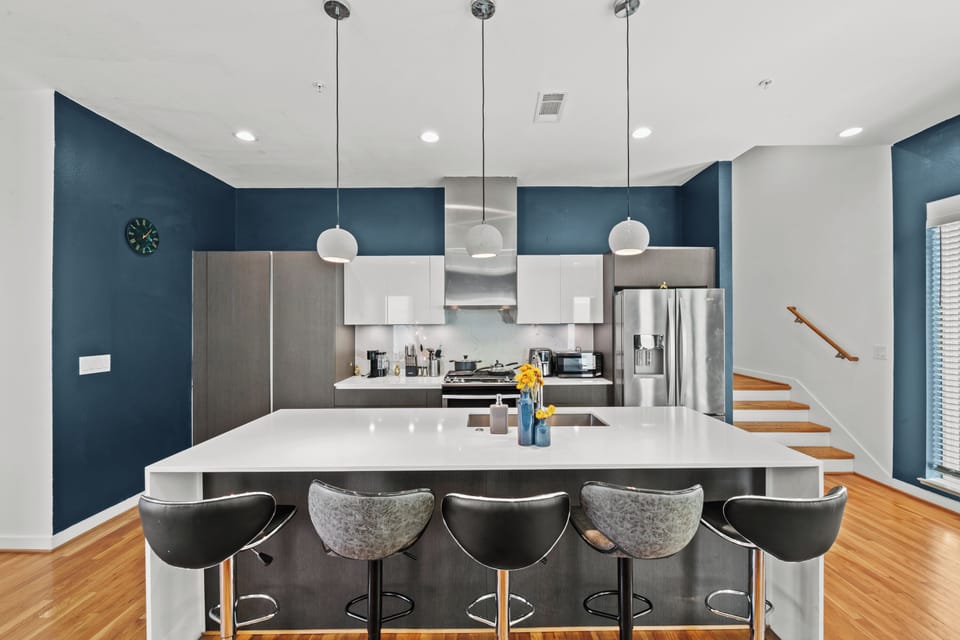 Family Townhome, Multiple Beds, Pets Allowed, City View | Interior