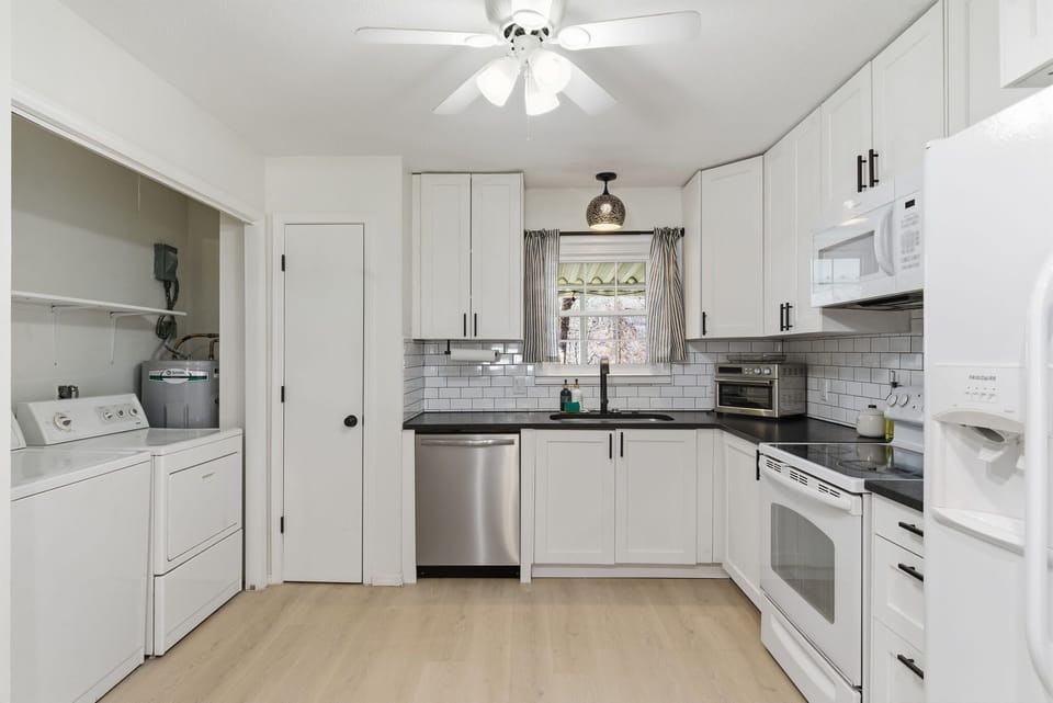 In-unit washer/dryer