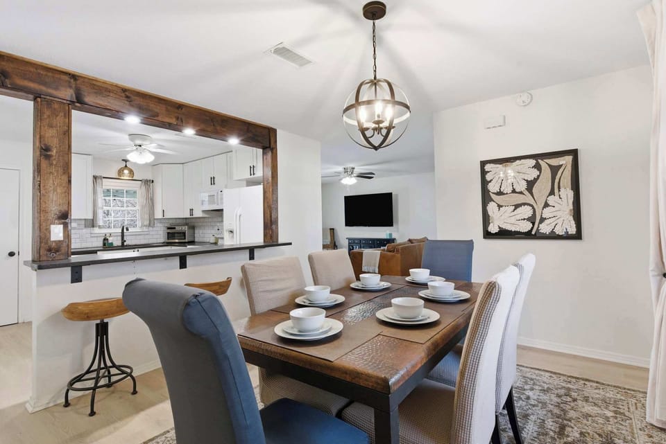 Dining seating for 6