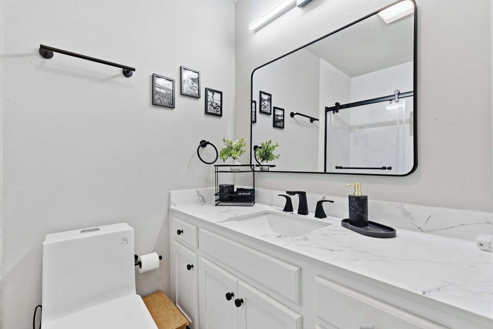 Primary en-suite