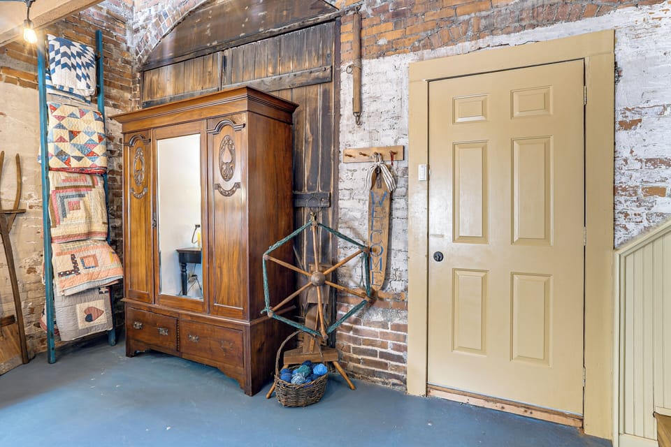 Property Entry | Sitting Area | 1st Floor