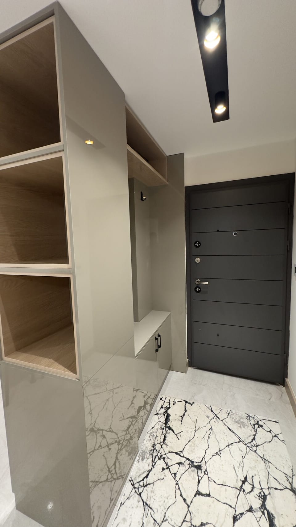Basic Studio Suite | Blackout drapes, soundproofing, iron/ironing board, WiFi (free)