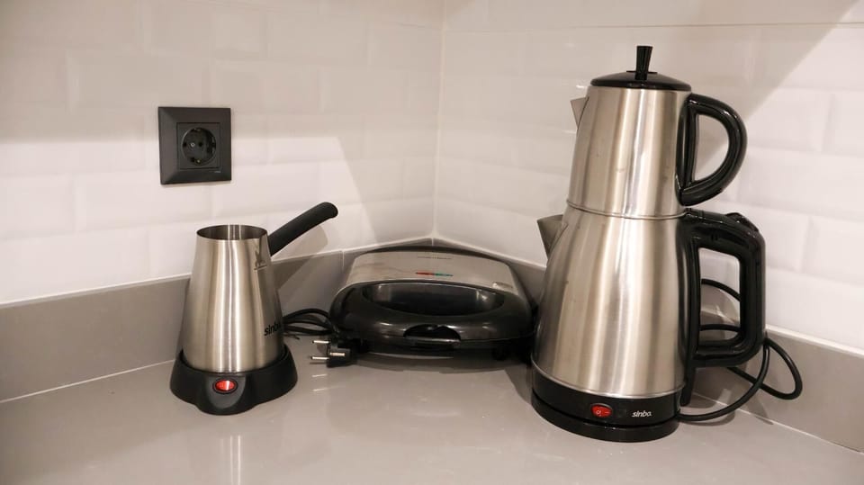 Basic Studio Suite, Balcony, Pool View | Coffee and/or coffee maker