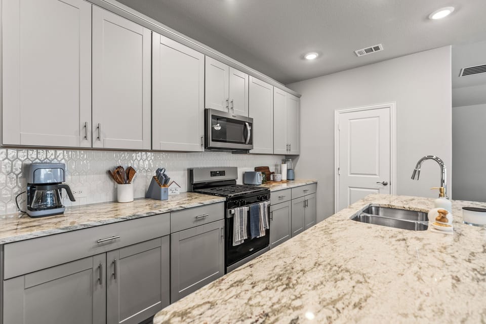 Luxury House, Garden View | Private kitchen | Coffee/tea maker, full-size fridge, microwave, oven